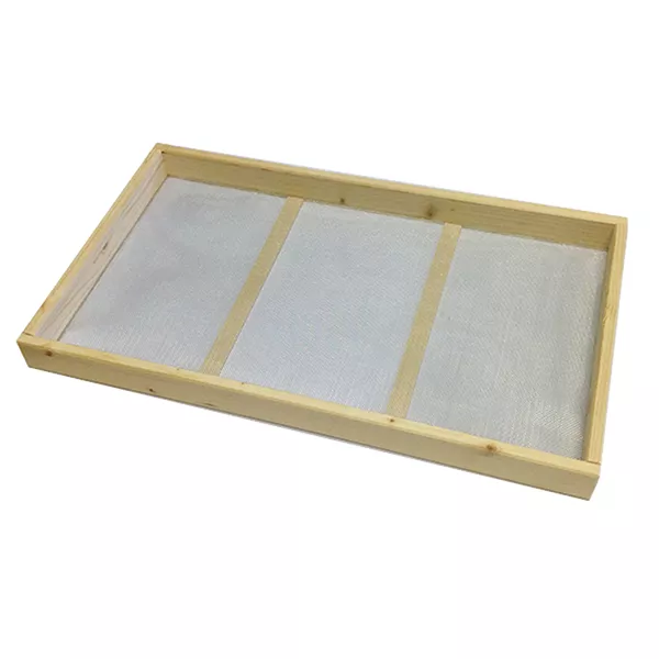 SIEB AUS NICHT BEHANDELTER NATURFICHTE MIT EDELSTAHLGITTER 60x35 cm.